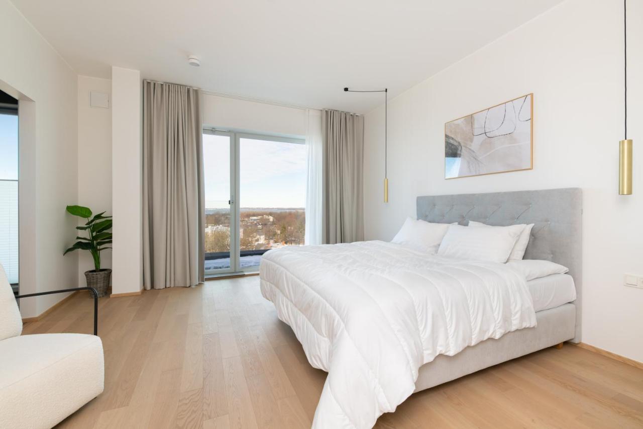 4Bdr Modern And Stylish Apartment Near Kadriorg With Free Parking Tallinn Exterior photo