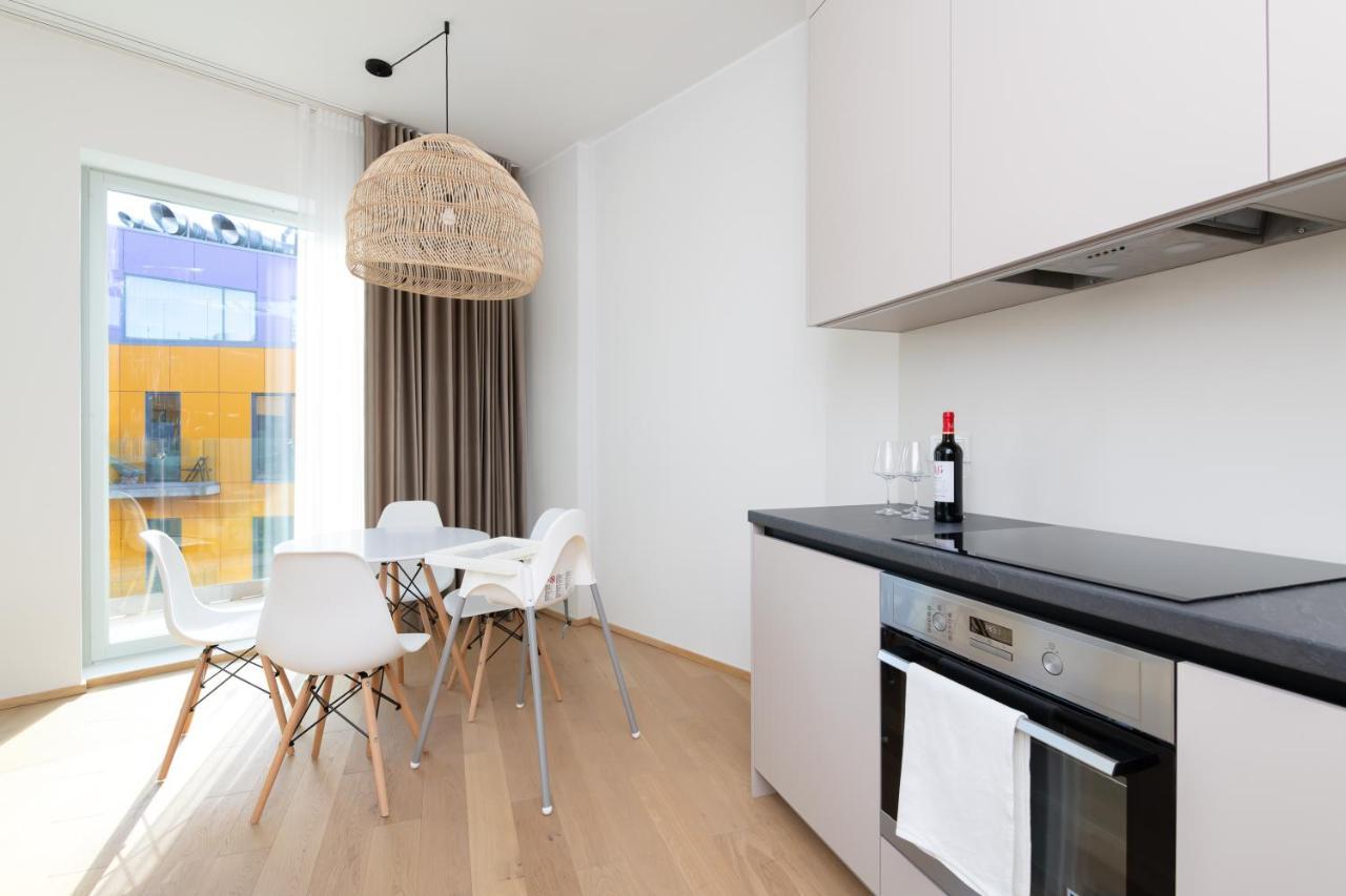 4Bdr Modern And Stylish Apartment Near Kadriorg With Free Parking Tallinn Exterior photo