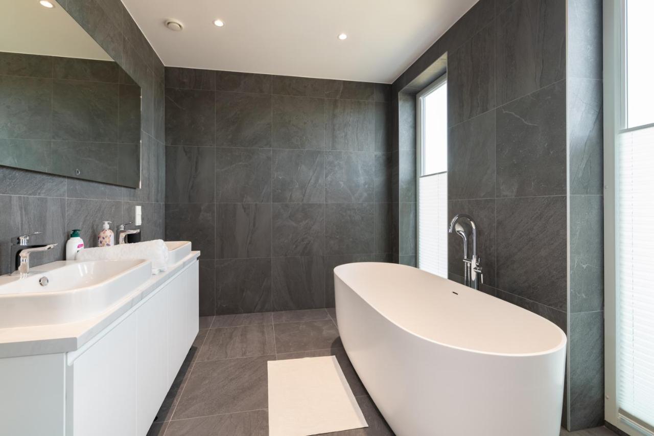 4Bdr Modern And Stylish Apartment Near Kadriorg With Free Parking Tallinn Exterior photo