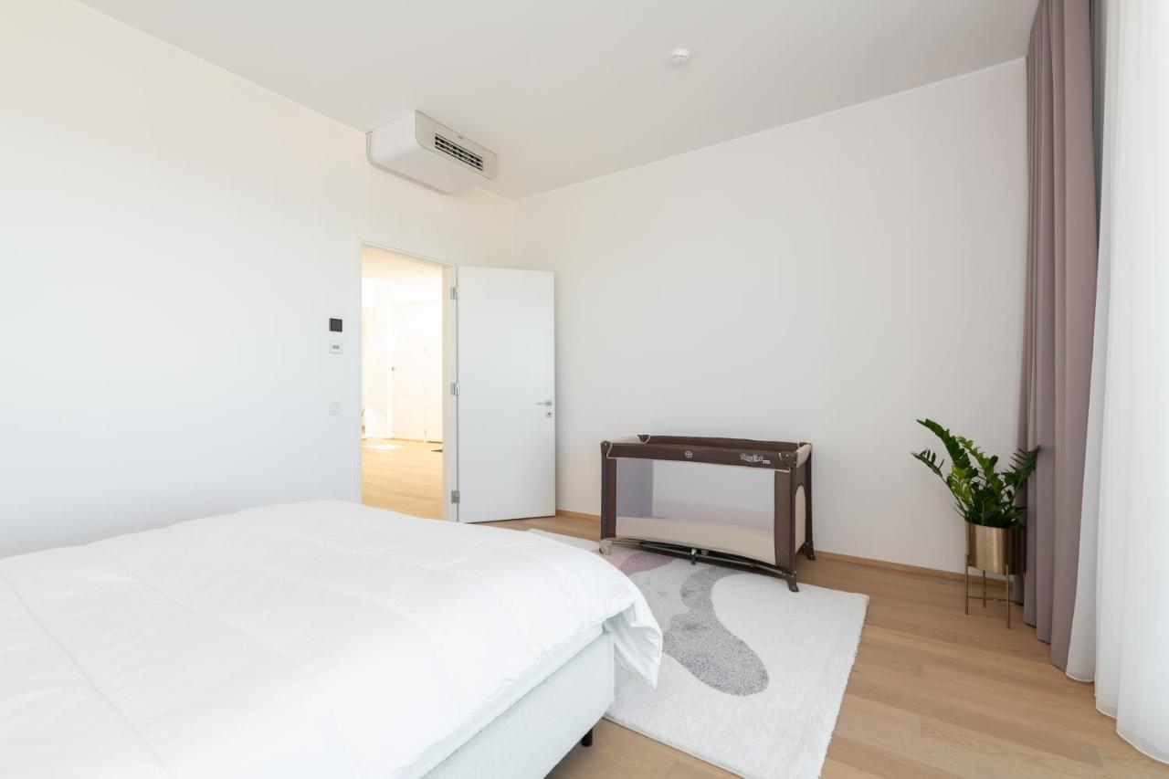 4Bdr Modern And Stylish Apartment Near Kadriorg With Free Parking Tallinn Exterior photo