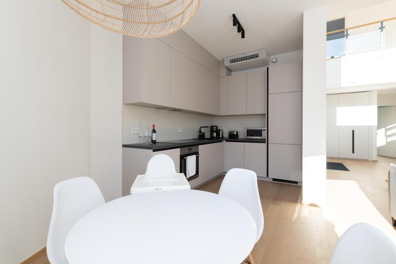 4Bdr Modern And Stylish Apartment Near Kadriorg With Free Parking Tallinn Exterior photo